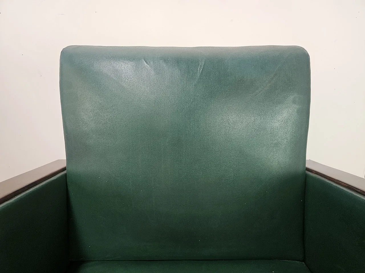 Coppia di poltrone Art Déco in noce ed ecopelle verde, 1940 7