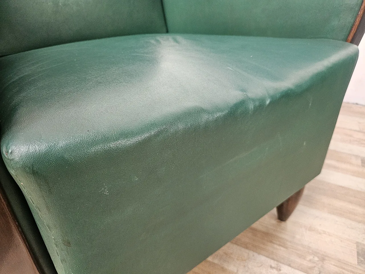 Coppia di poltrone Art Déco in noce ed ecopelle verde, 1940 10