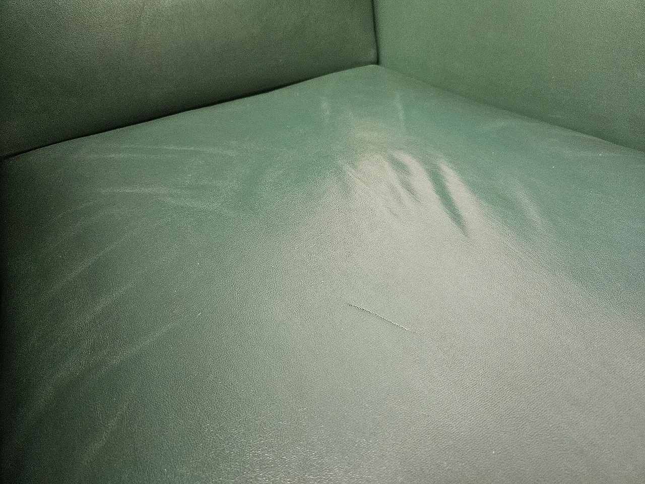 Coppia di poltrone Art Déco in noce ed ecopelle verde, 1940 11