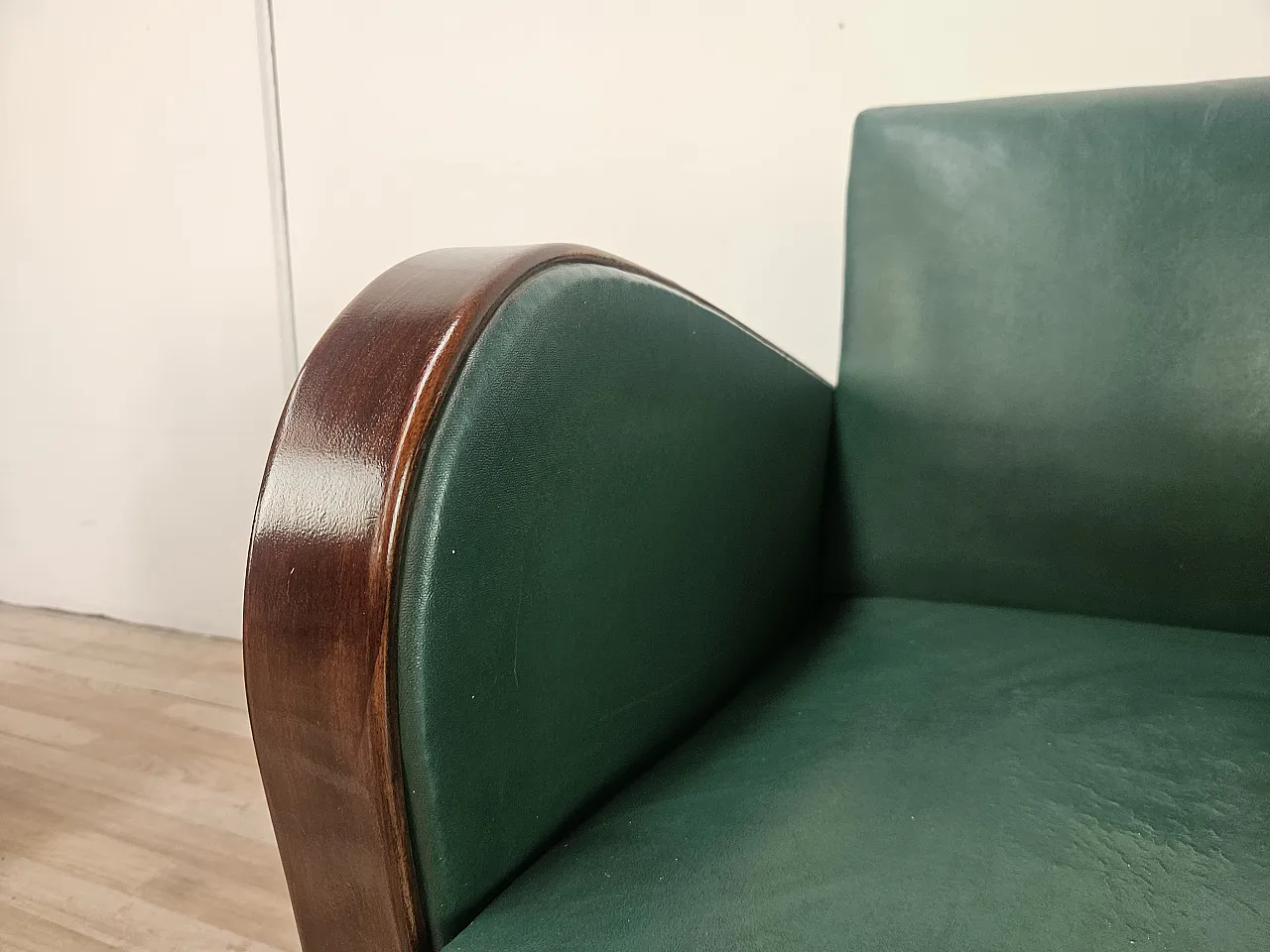 Coppia di poltrone Art Déco in noce ed ecopelle verde, 1940 21