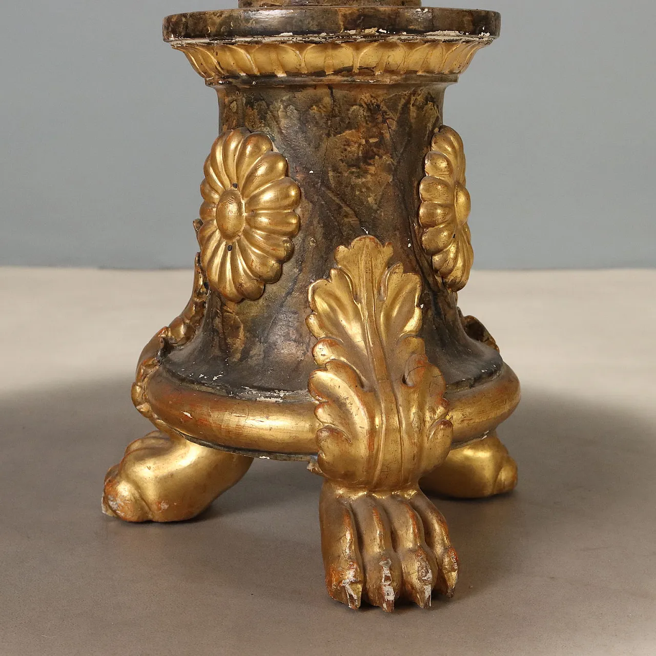 Pair of coffee tables in alabaster and carved wood, 19th century 5