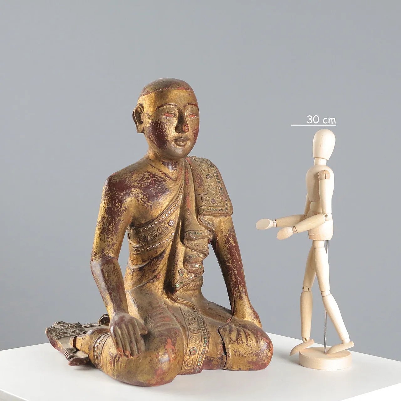 Scultura di monaco in legno laccato e dorato, '900 2