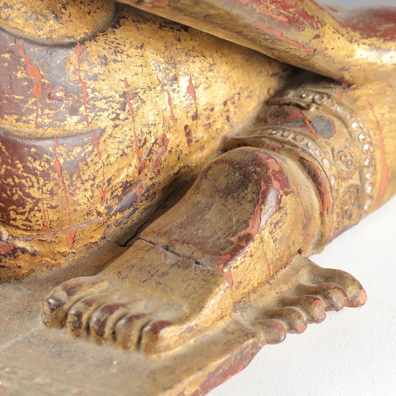 Scultura di monaco in legno laccato e dorato, '900 5