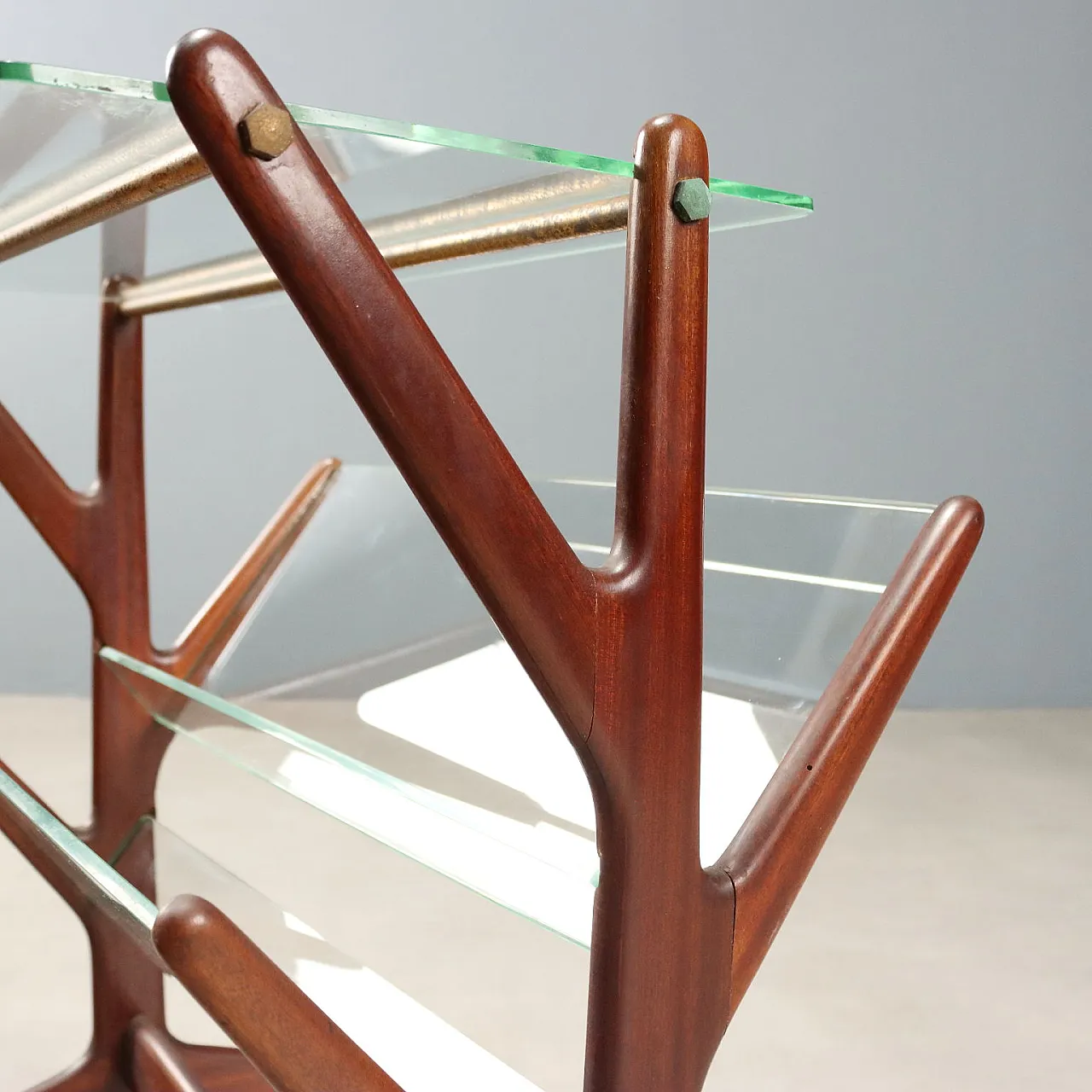 Magazine rack in wood and glass, 1950s 6