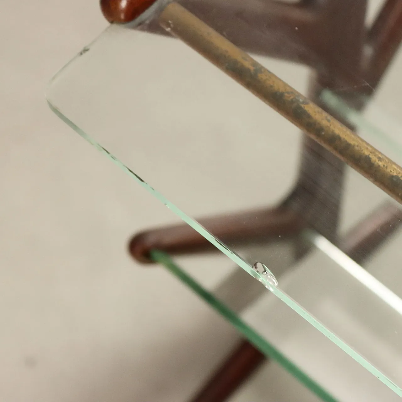 Magazine rack in wood and glass, 1950s 8
