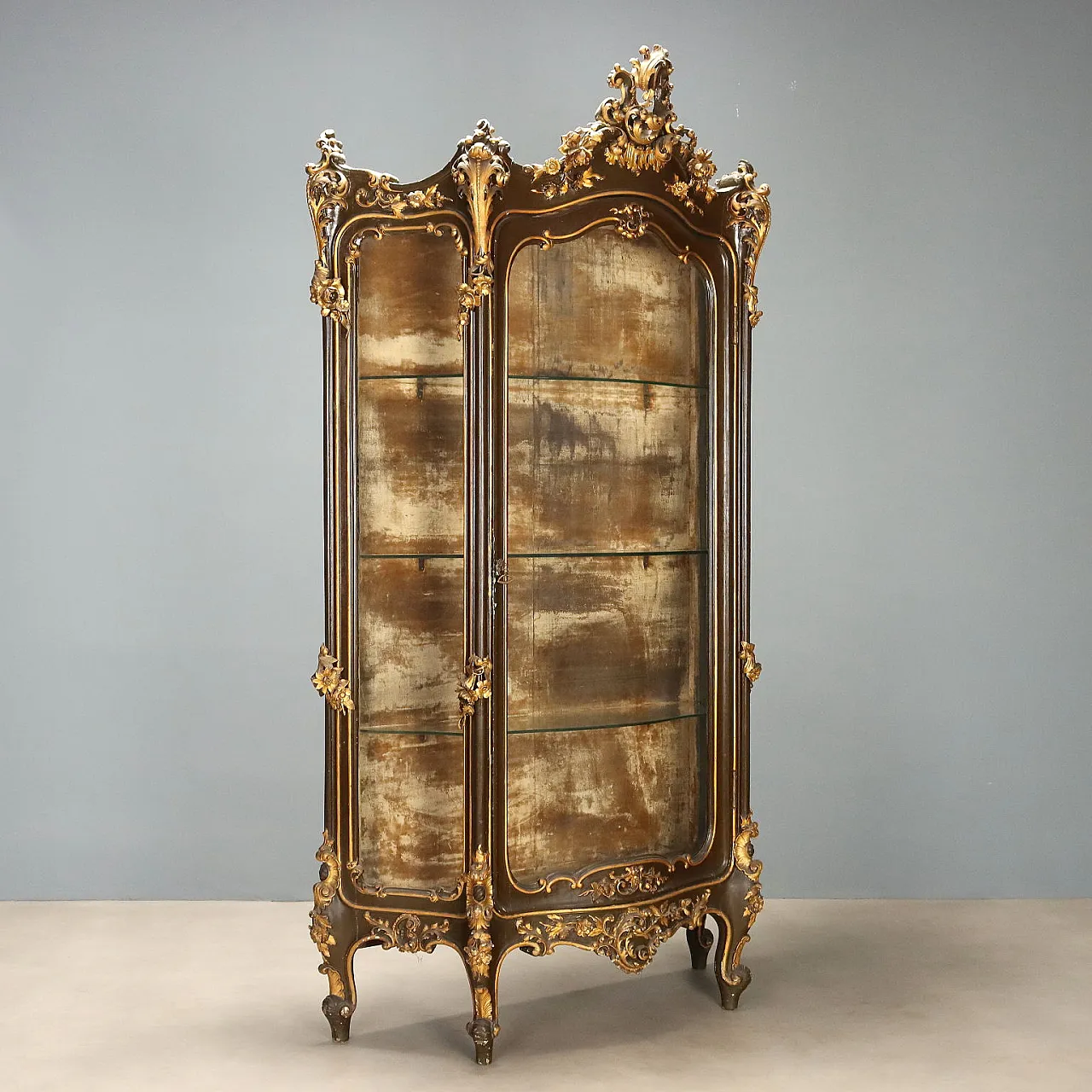 Cornered showcase in Baroque style in carved wood, 19th century 1