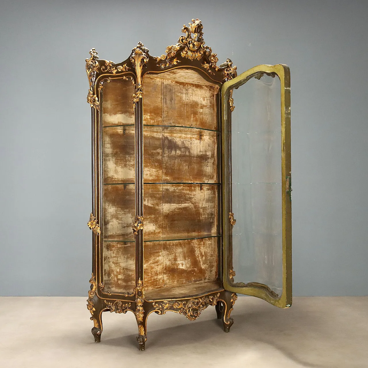 Cornered showcase in Baroque style in carved wood, 19th century 3