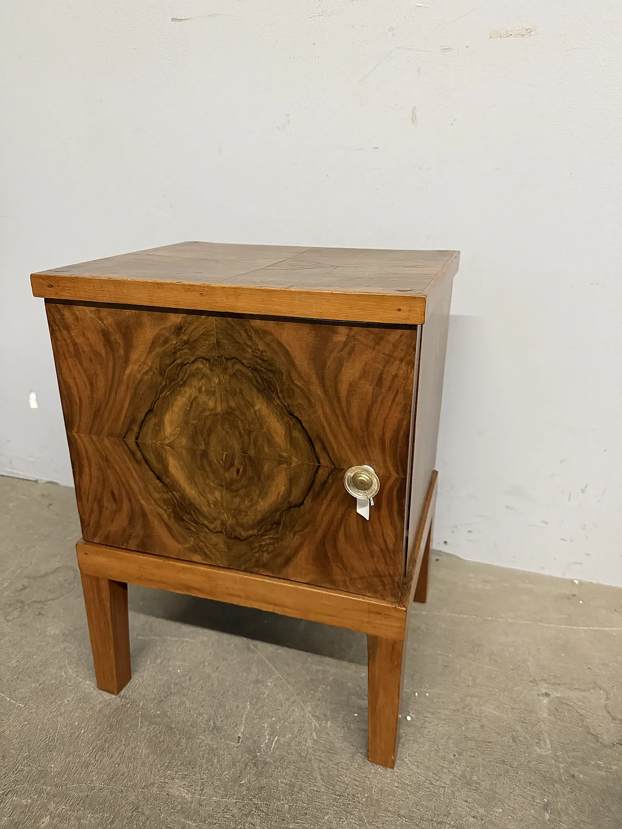 Art Deco bedside table in restored walnut, 1940 1