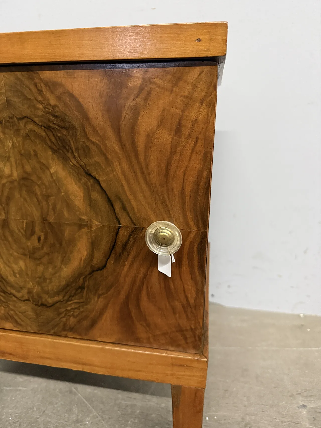 Art Deco bedside table in restored walnut, 1940 4