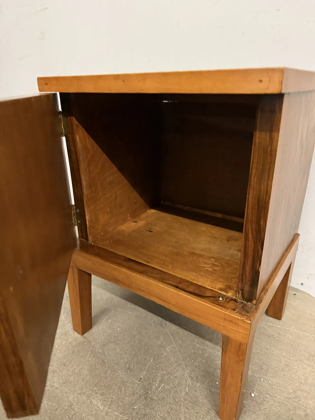 Art Deco bedside table in restored walnut, 1940 6