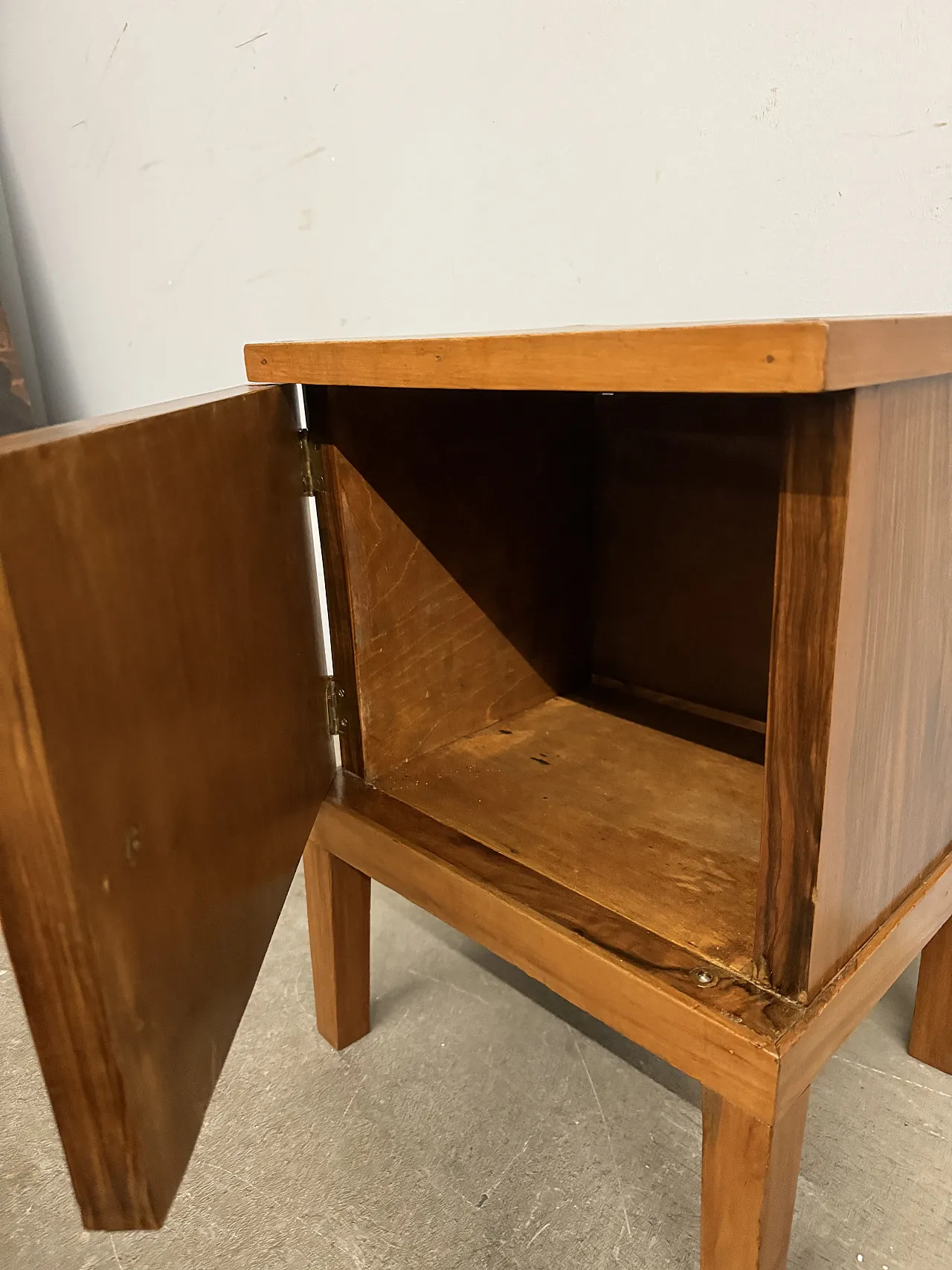 Art Deco bedside table in restored walnut, 1940 8