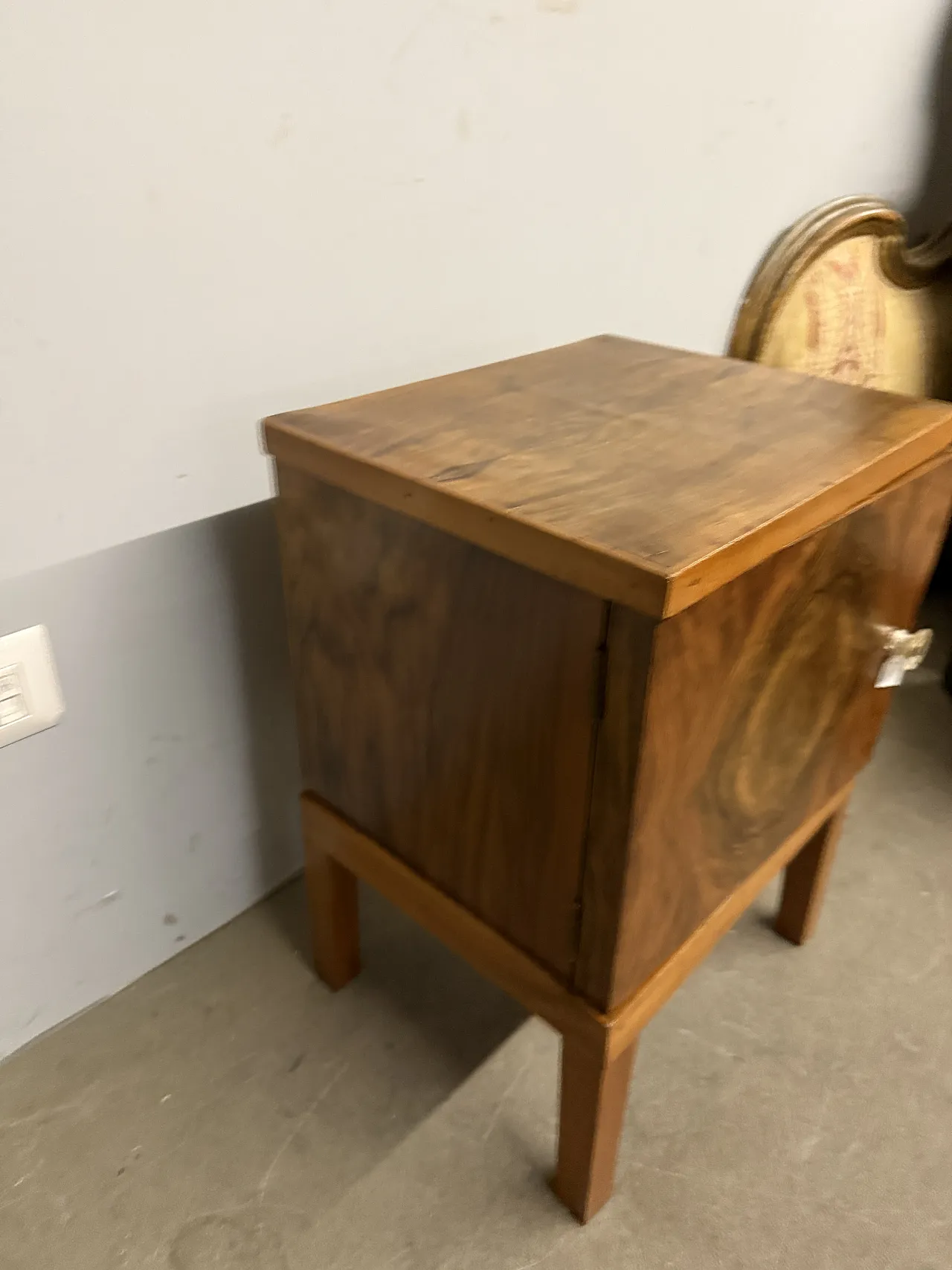 Art Deco bedside table in restored walnut, 1940 10