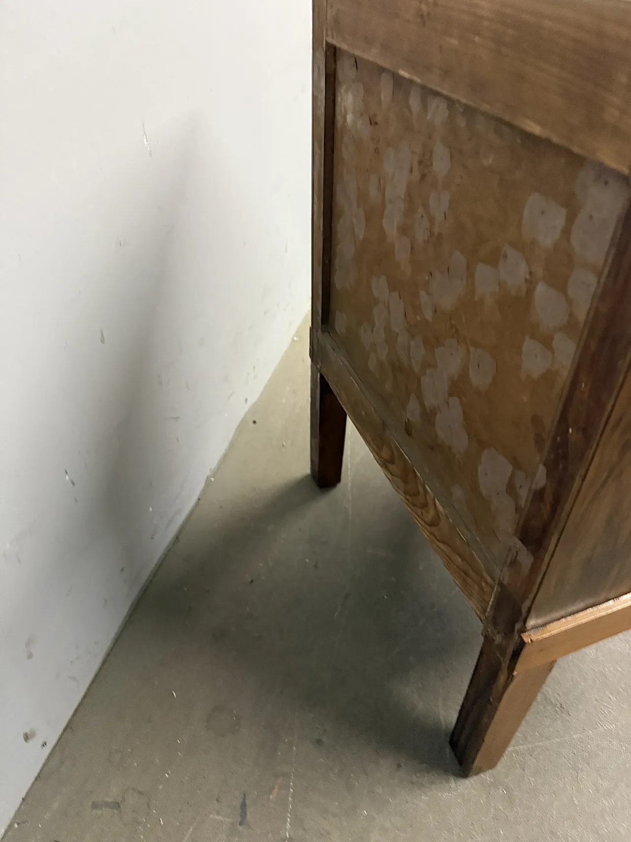 Art Deco bedside table in restored walnut, 1940 11