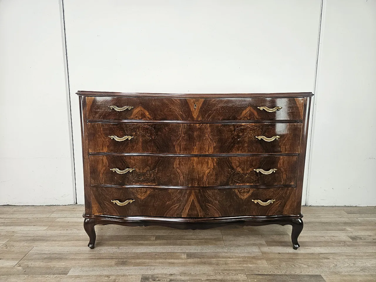 Comò Chippendale in radica di noce anni '40 1