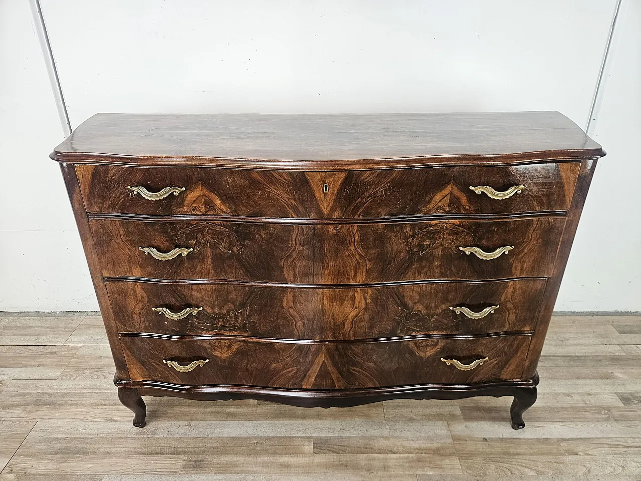 Comò Chippendale in radica di noce anni '40 2