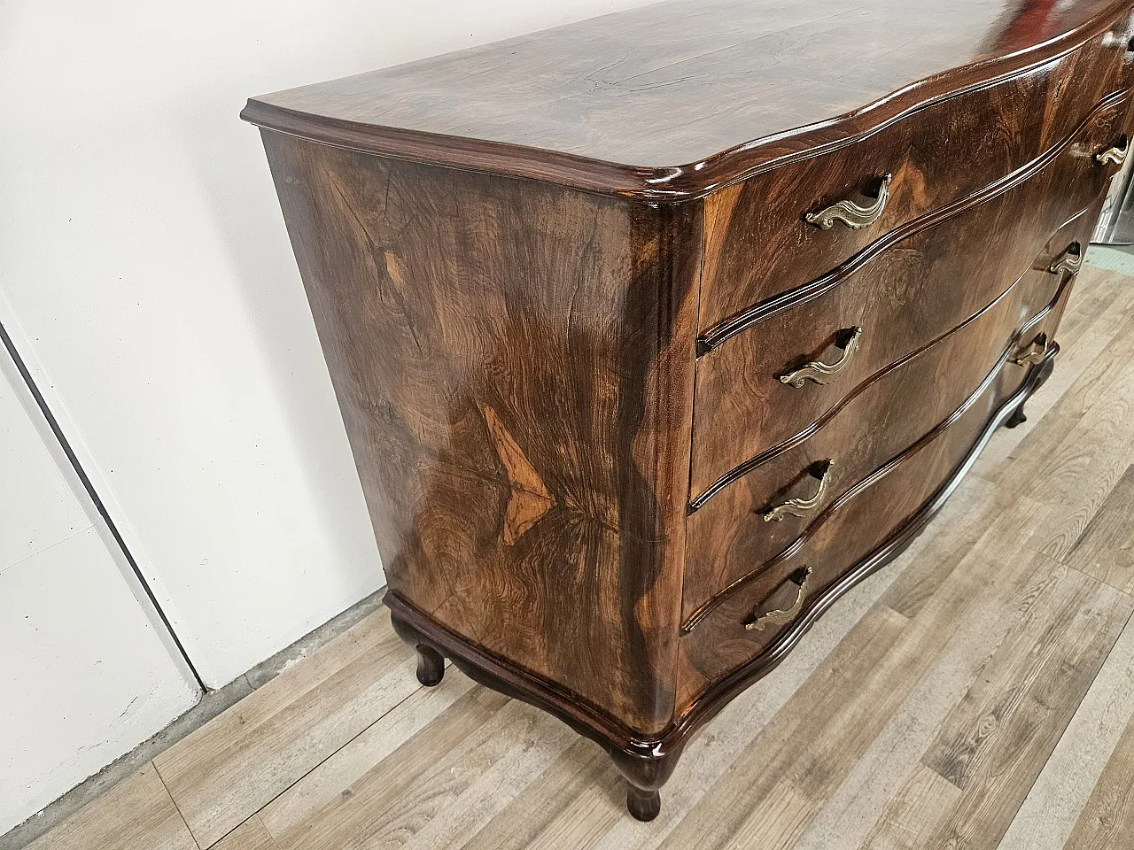 Comò Chippendale in radica di noce anni '40 4