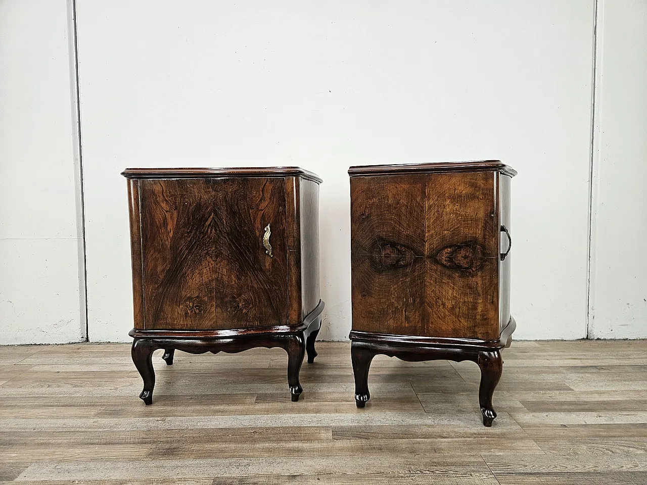 Coppia di comodini Chippendale  in radica di noce, anni ’40 2