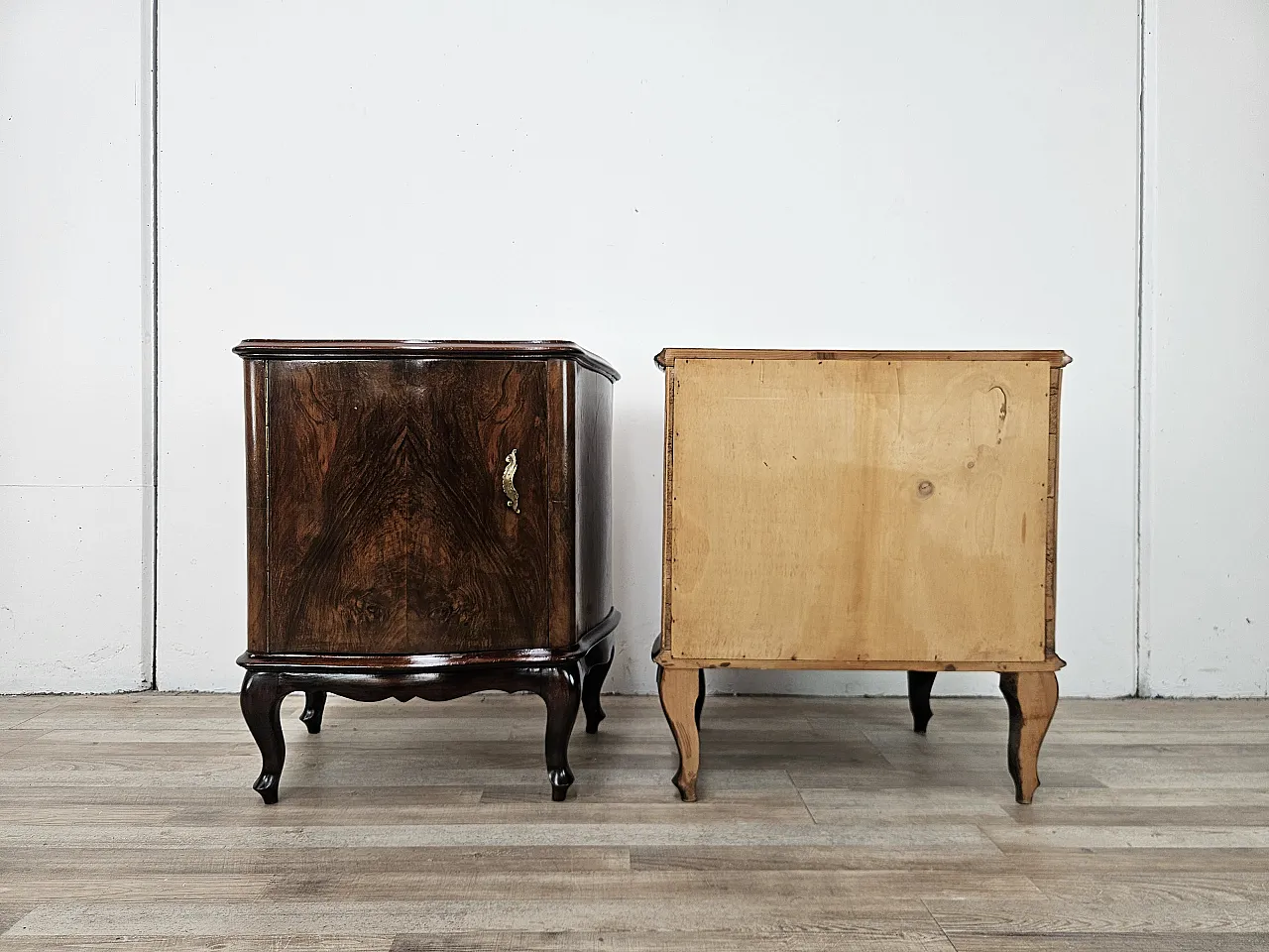 Coppia di comodini Chippendale  in radica di noce, anni ’40 3