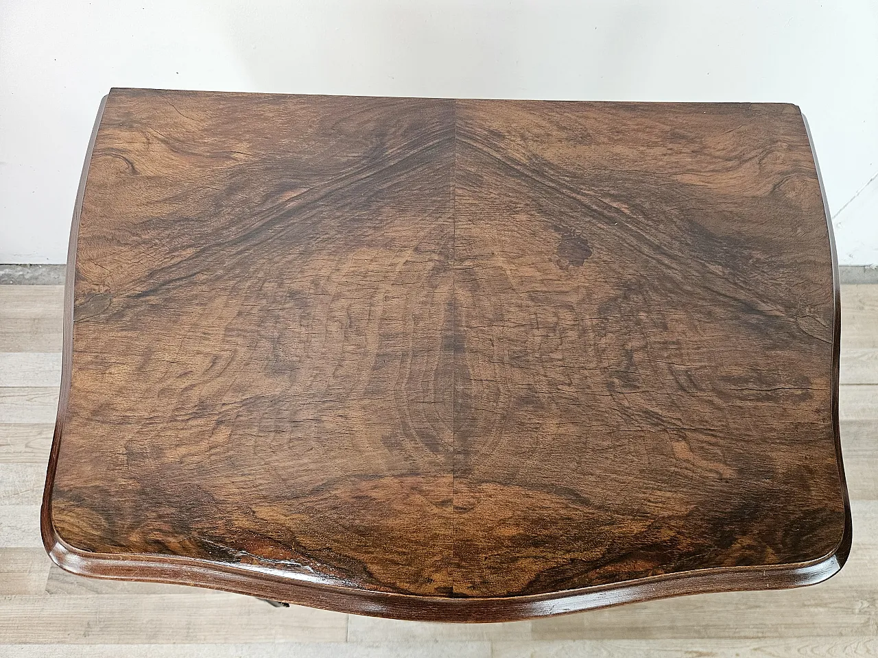 Coppia di comodini Chippendale  in radica di noce, anni ’40 6