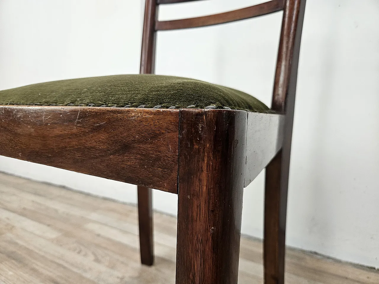 6 Art Deco dining room chairs in walnut and fabric, 40s 11