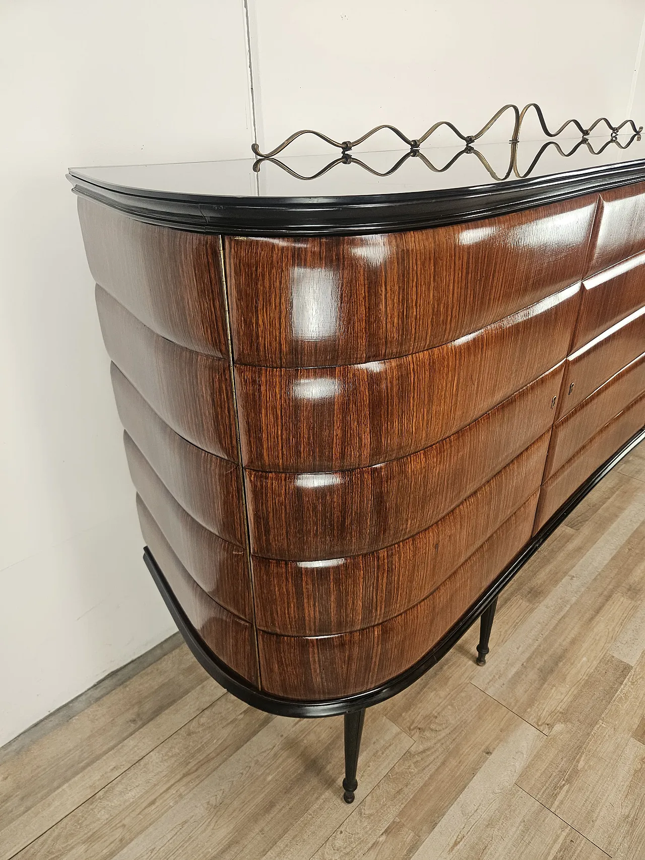Credenza di Vittorio Dassi in palissandro e vetro nero, 1940 3