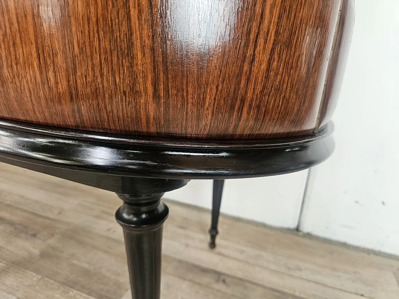 Credenza di Vittorio Dassi in palissandro e vetro nero, 1940 33