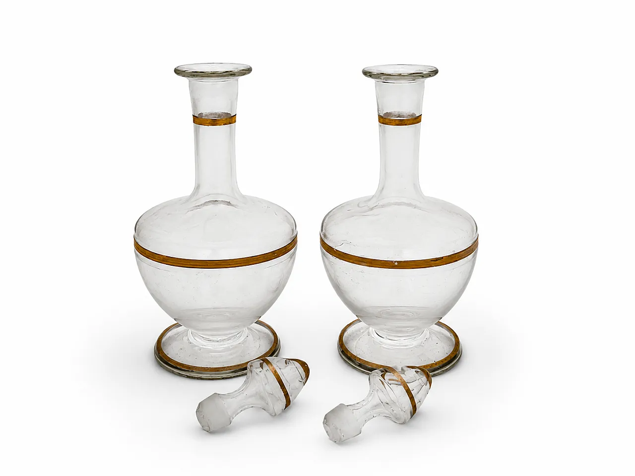 Pair of glass decanters with gold thread, 20th century 1