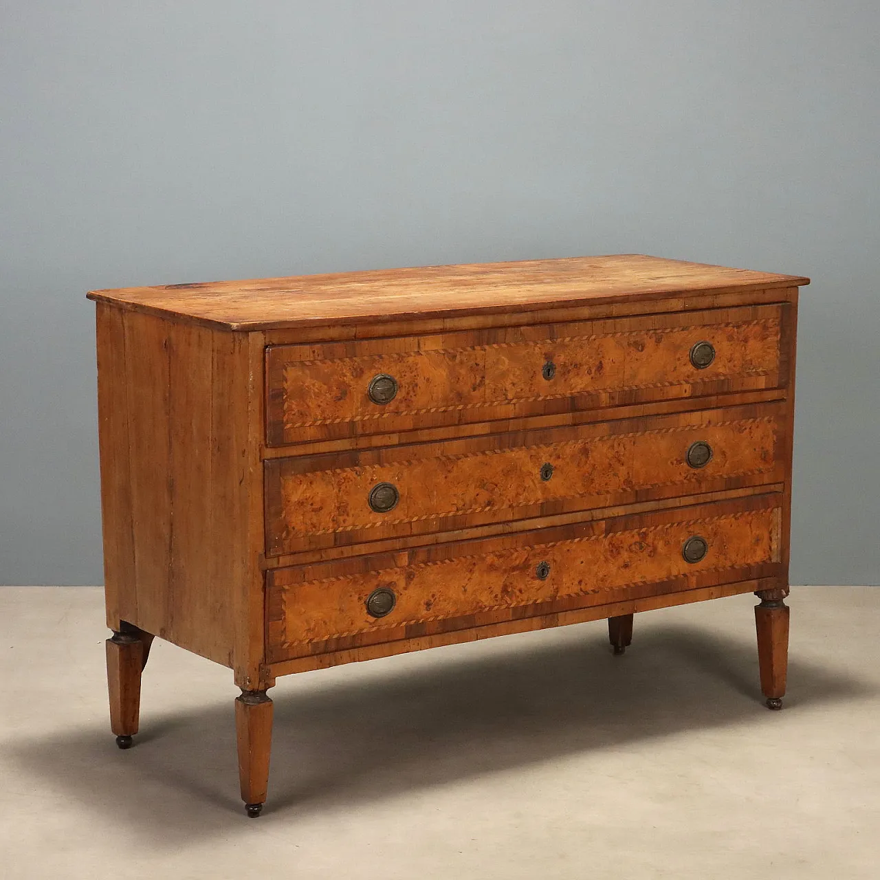 Cassettone Neoclassico in noce, '700 1