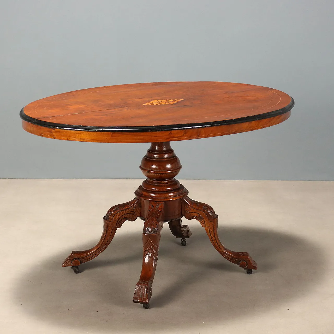 Vela coffee table in walnut with maple inlay, 19th century 1