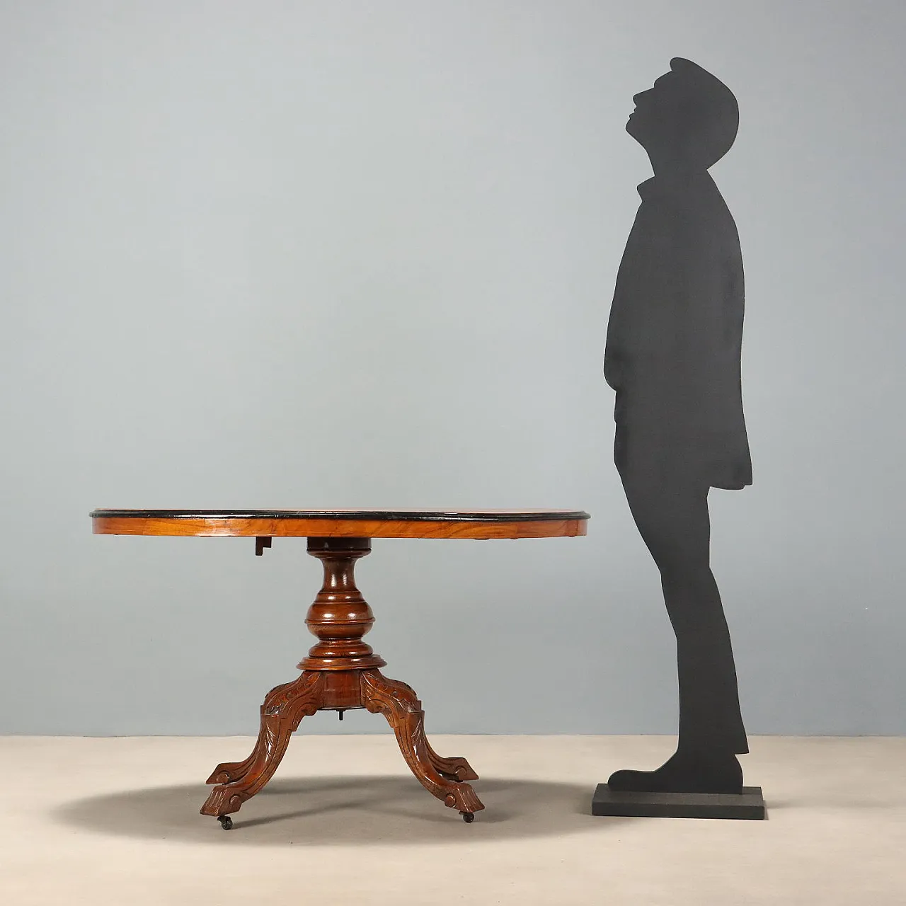 Vela coffee table in walnut with maple inlay, 19th century 2