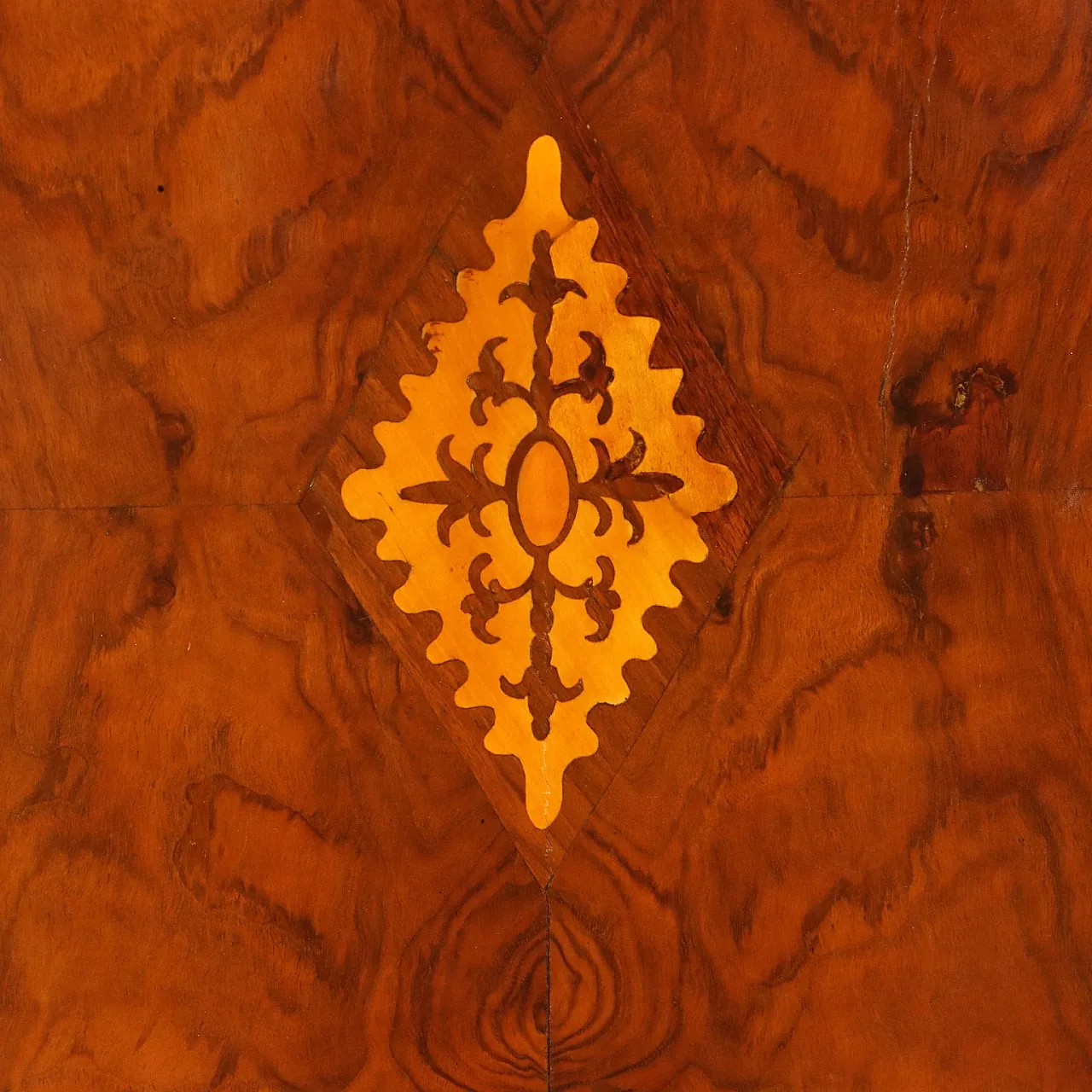 Vela coffee table in walnut with maple inlay, 19th century 4