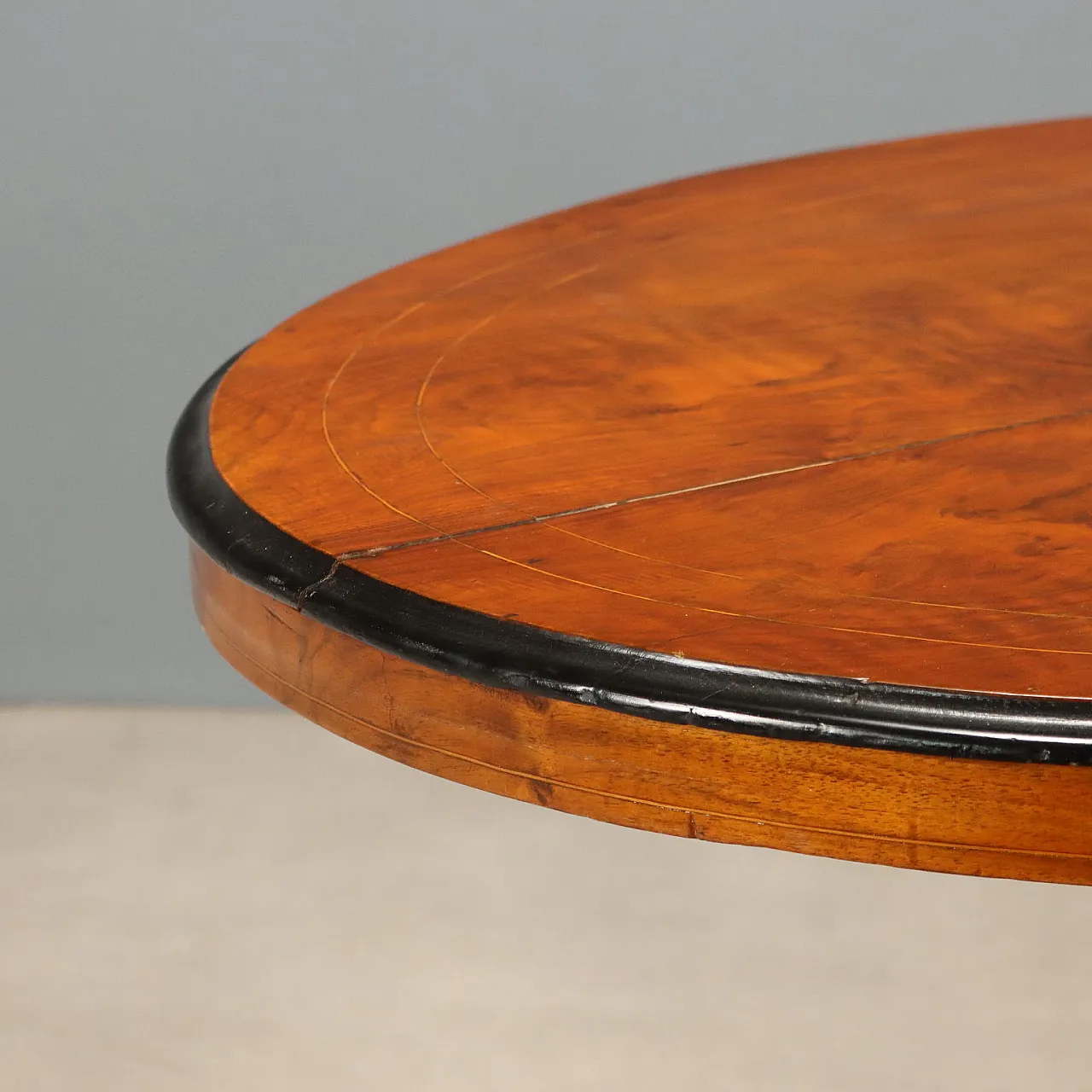 Vela coffee table in walnut with maple inlay, 19th century 5