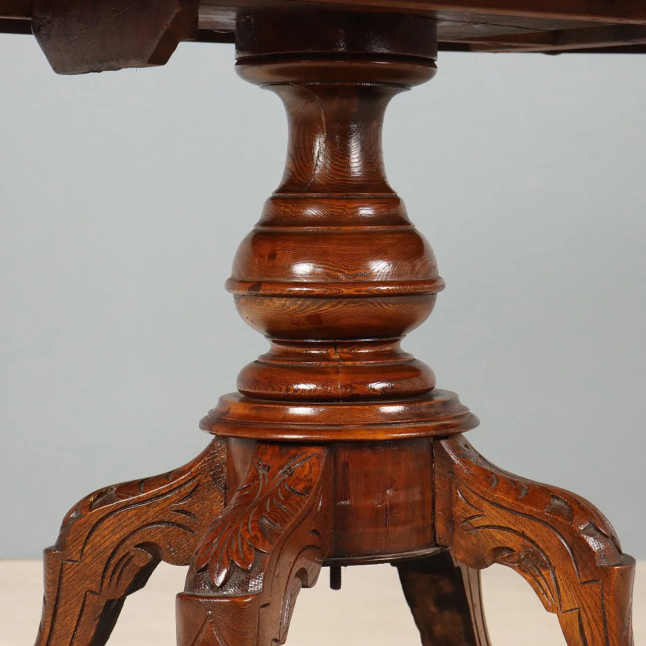 Vela coffee table in walnut with maple inlay, 19th century 8