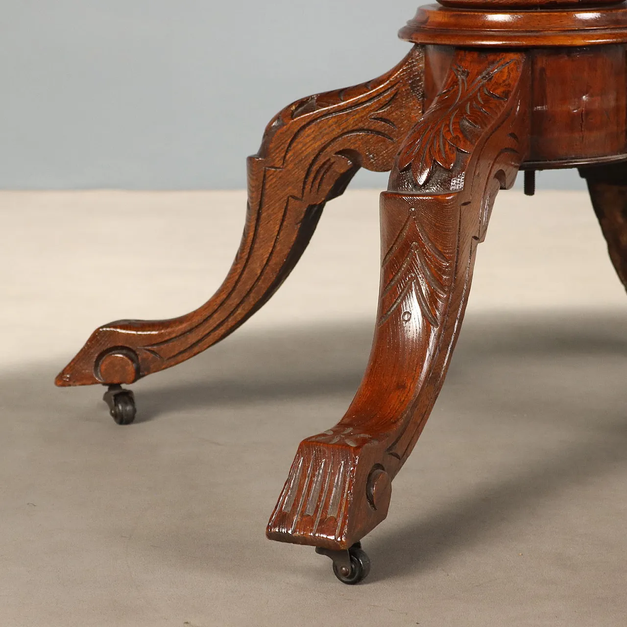 Vela coffee table in walnut with maple inlay, 19th century 9