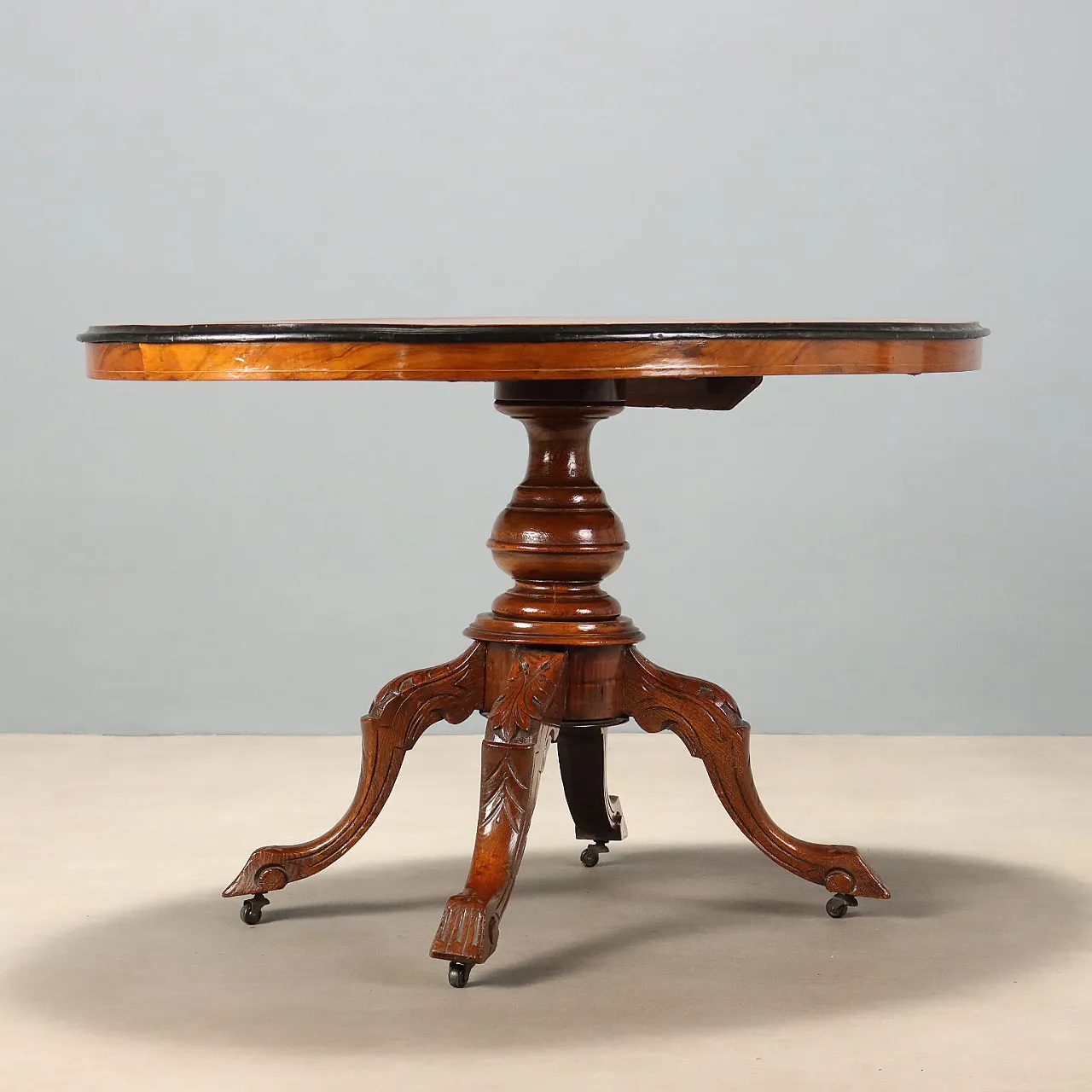 Vela coffee table in walnut with maple inlay, 19th century 10