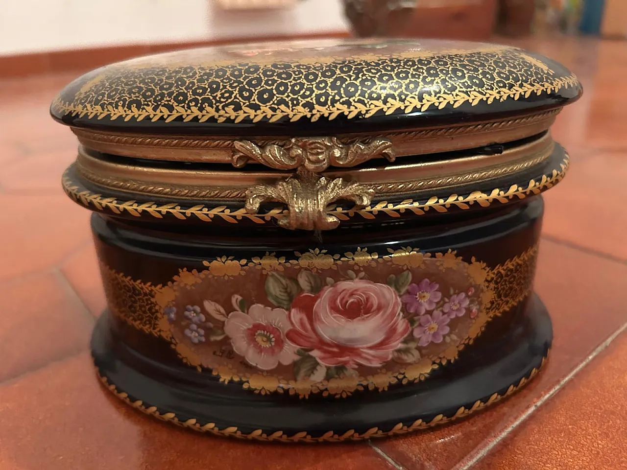 Small lacquered jewelry box, 1970s 1