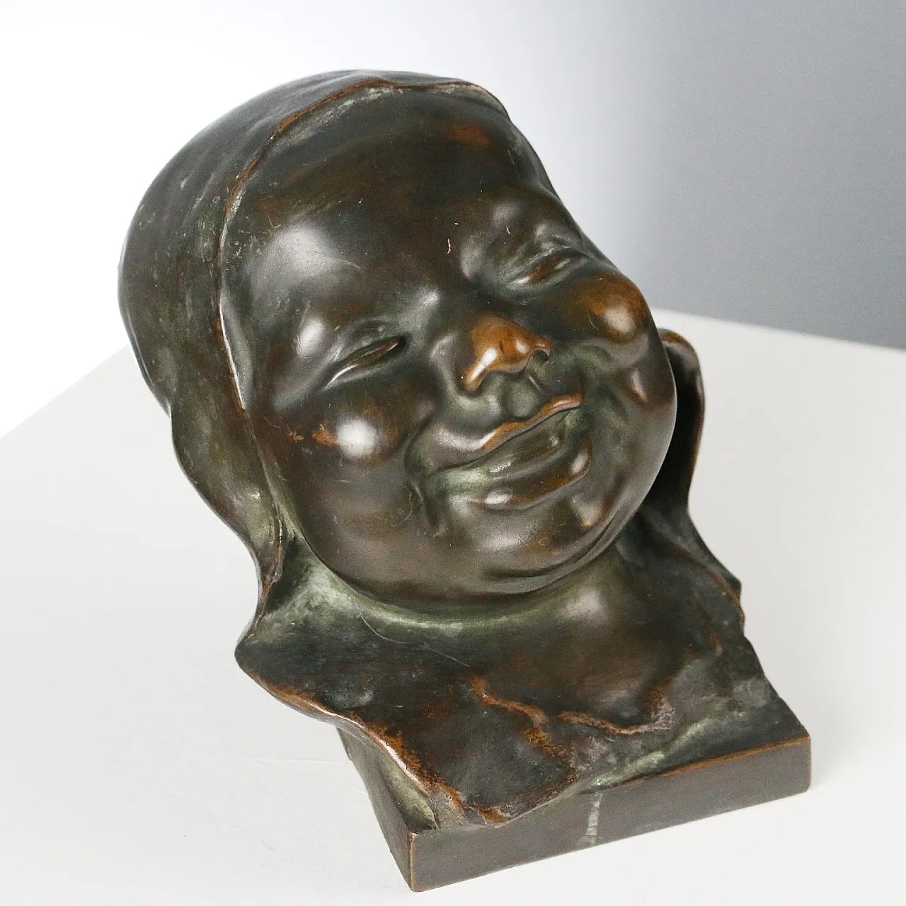 Bimbo ridente in bronzo, '900 3