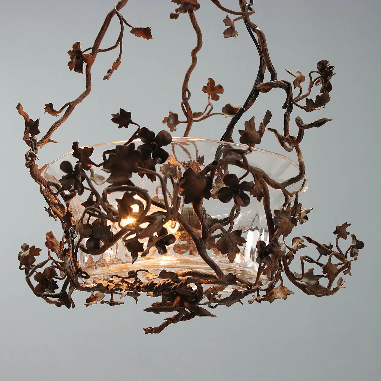 Lampadario in ferro con motivi floreali, '800 4