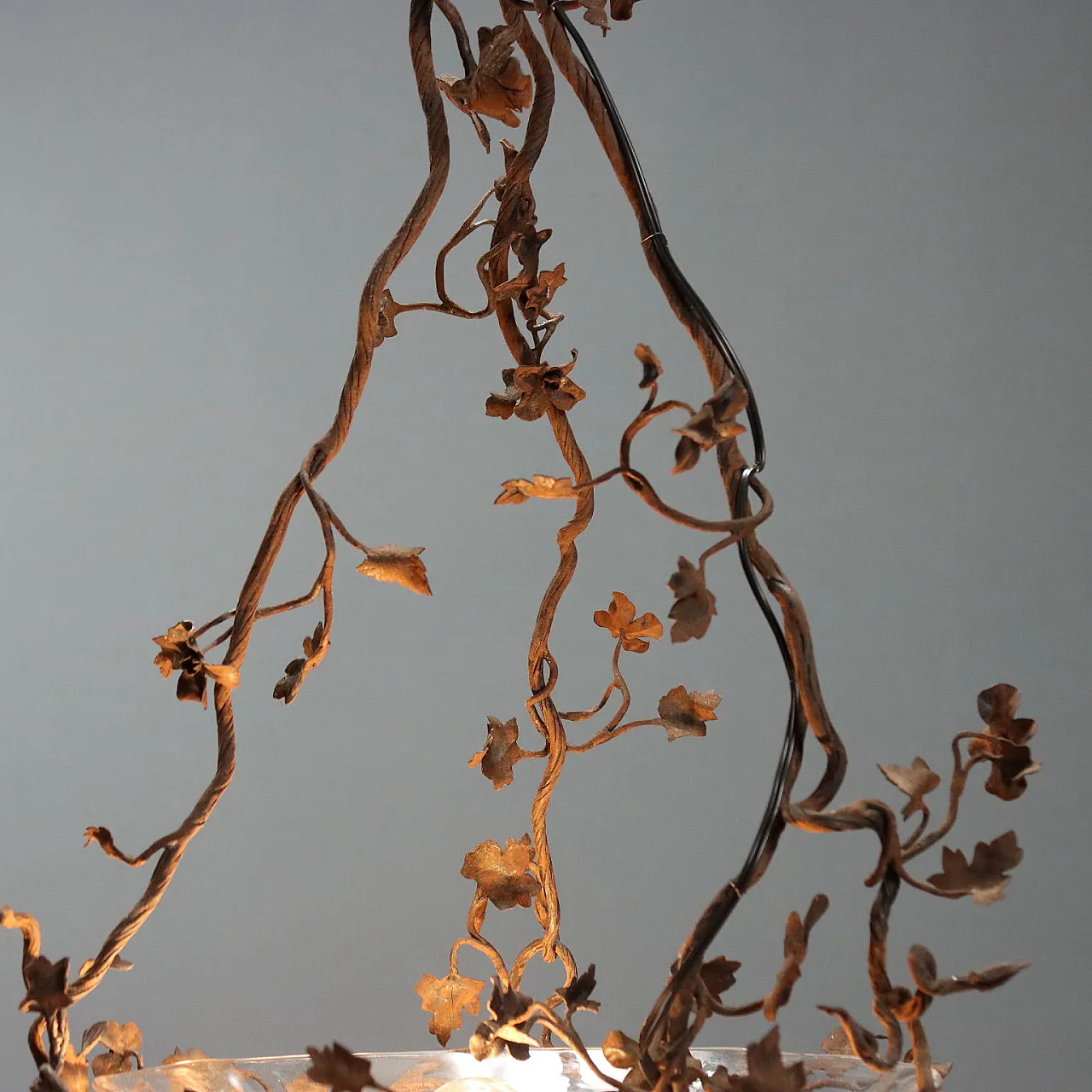 Lampadario in ferro con motivi floreali, '800 7
