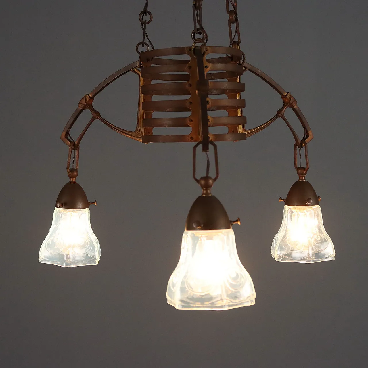 Lampadario Liberty in metallo, '900 3