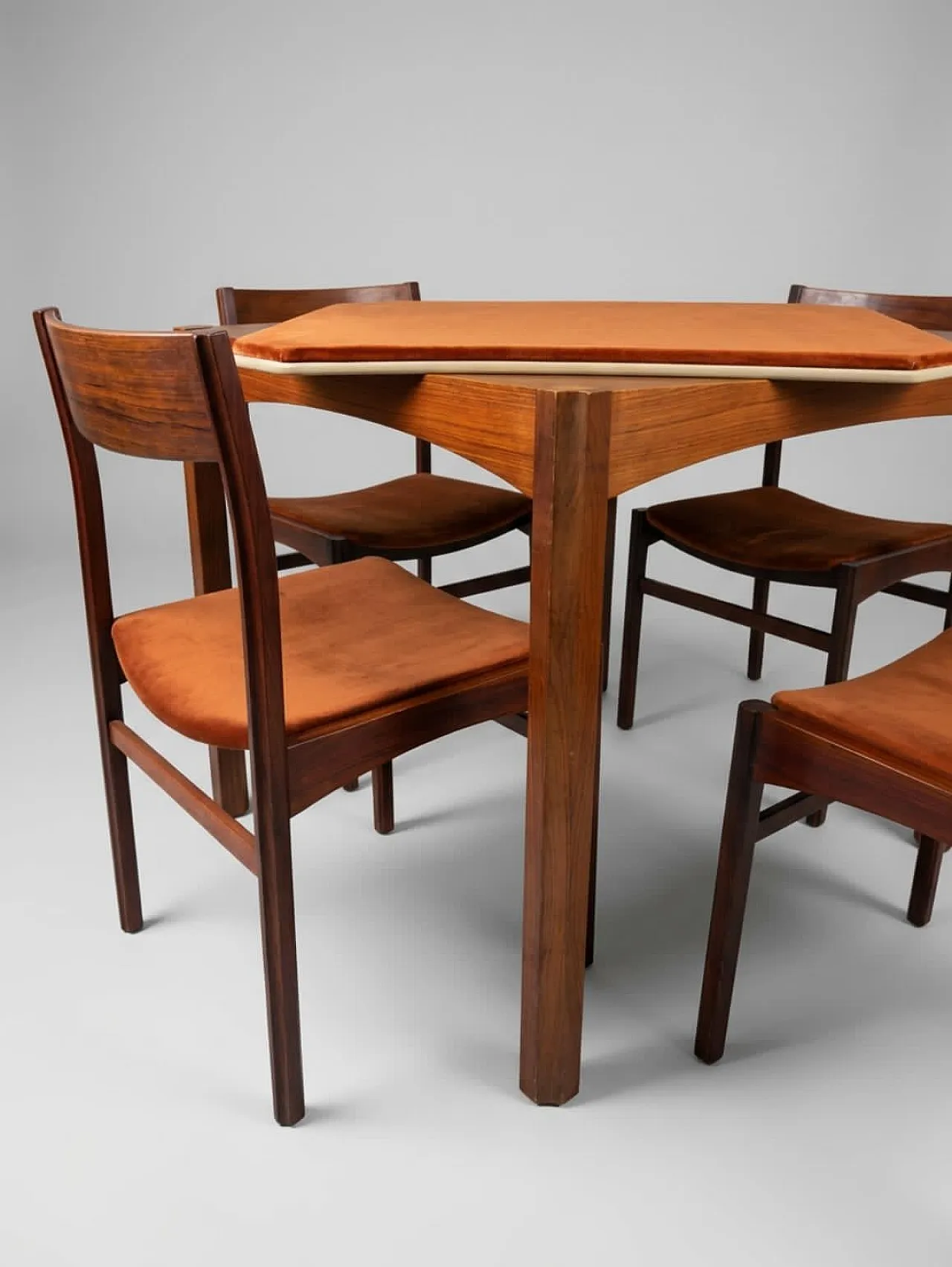 Game dining table and 4 chairs by Mobile di Cantú, 50s 2