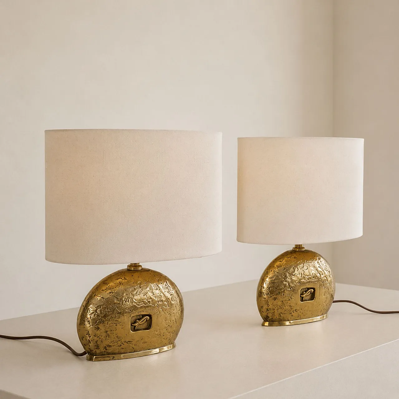 Coppia di lampade in ottone fuso, anni '70 1