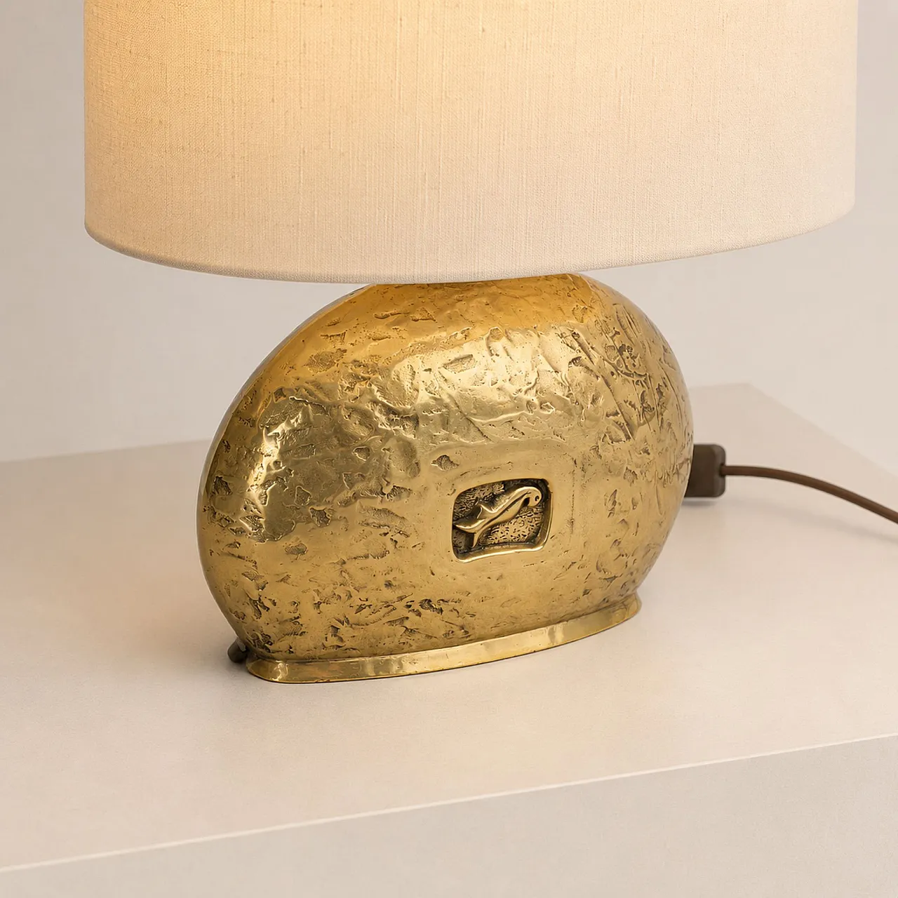 Coppia di lampade in ottone fuso, anni '70 6