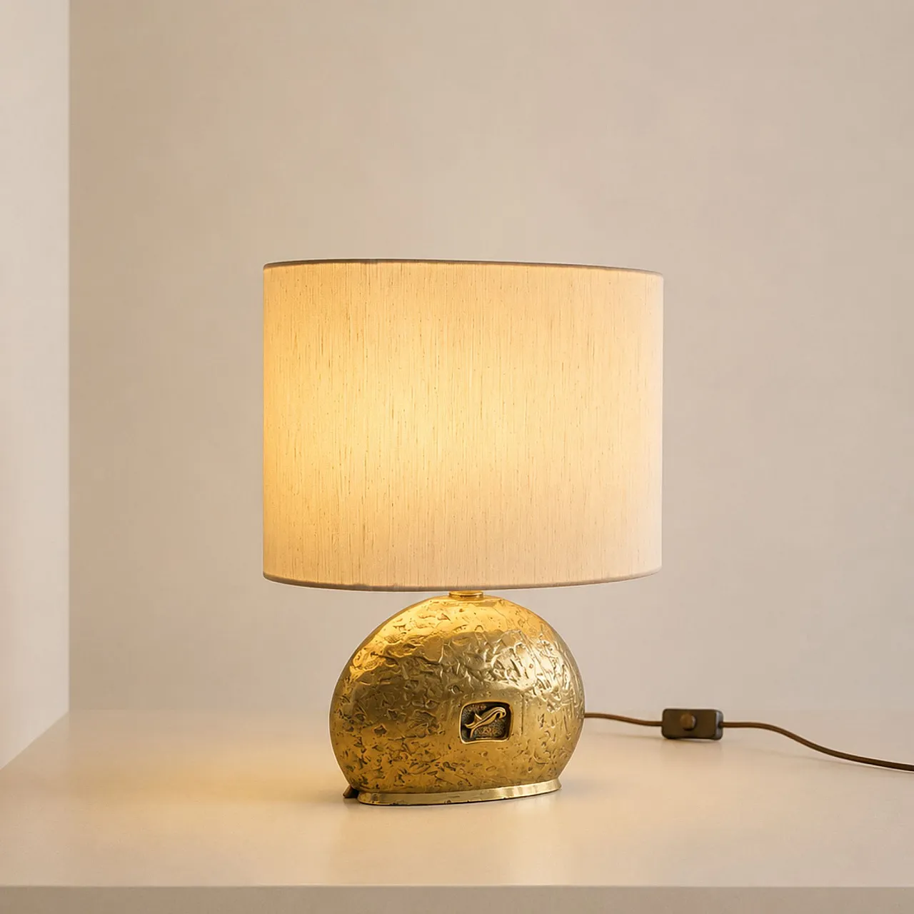 Coppia di lampade in ottone fuso, anni '70 7