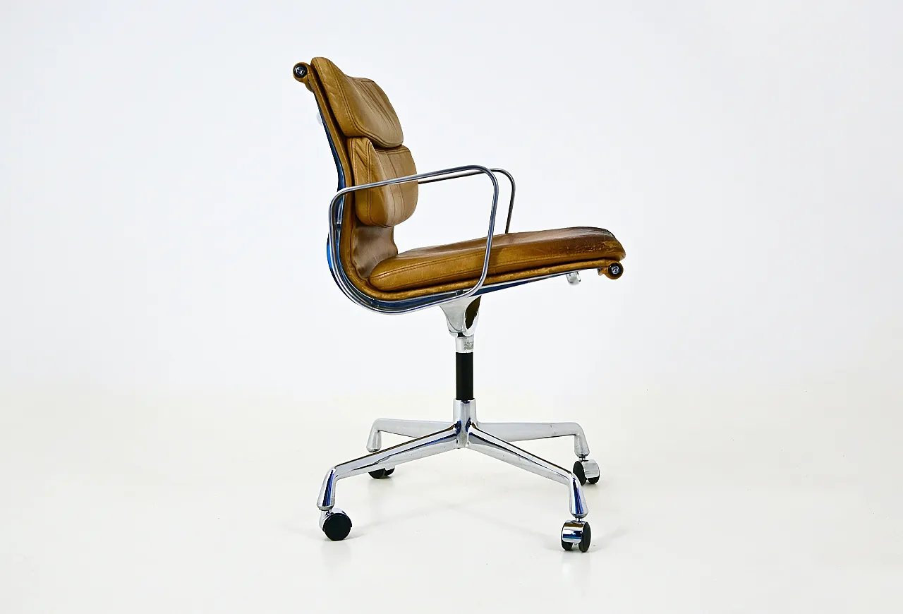 Sedia Soft Pad di Charles & Ray Eames per Herman Miller, anni '70 4