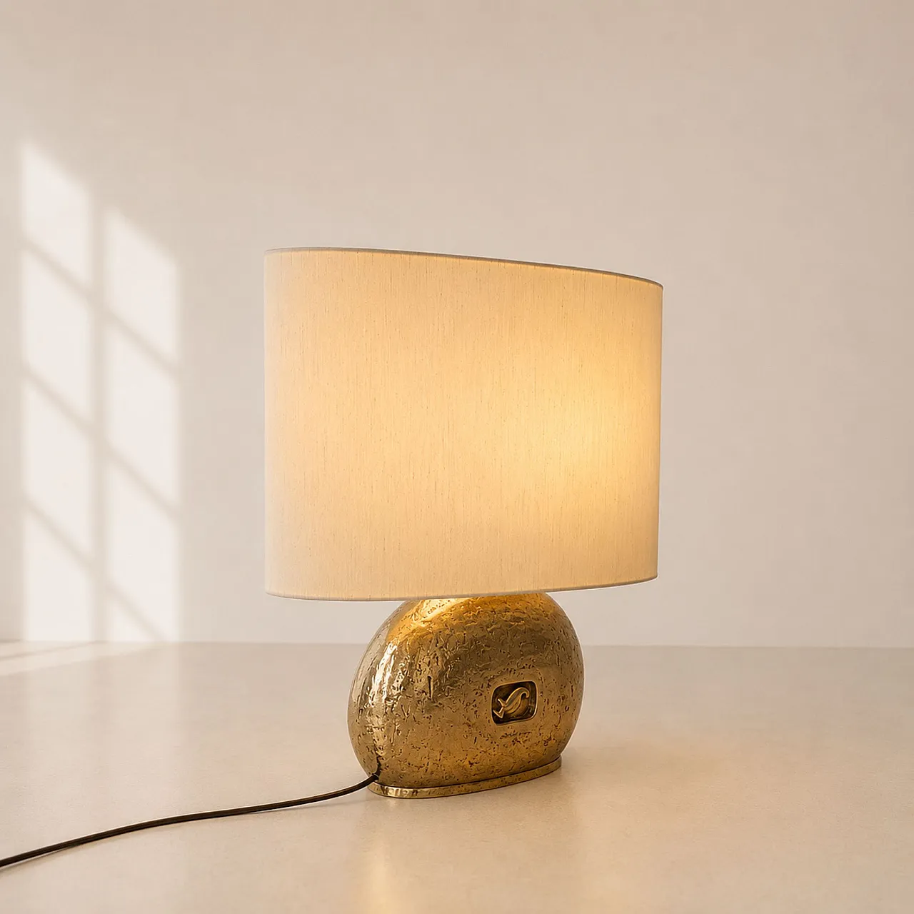 Grande lampada italiana anni ’70 in fusione di ottone 6