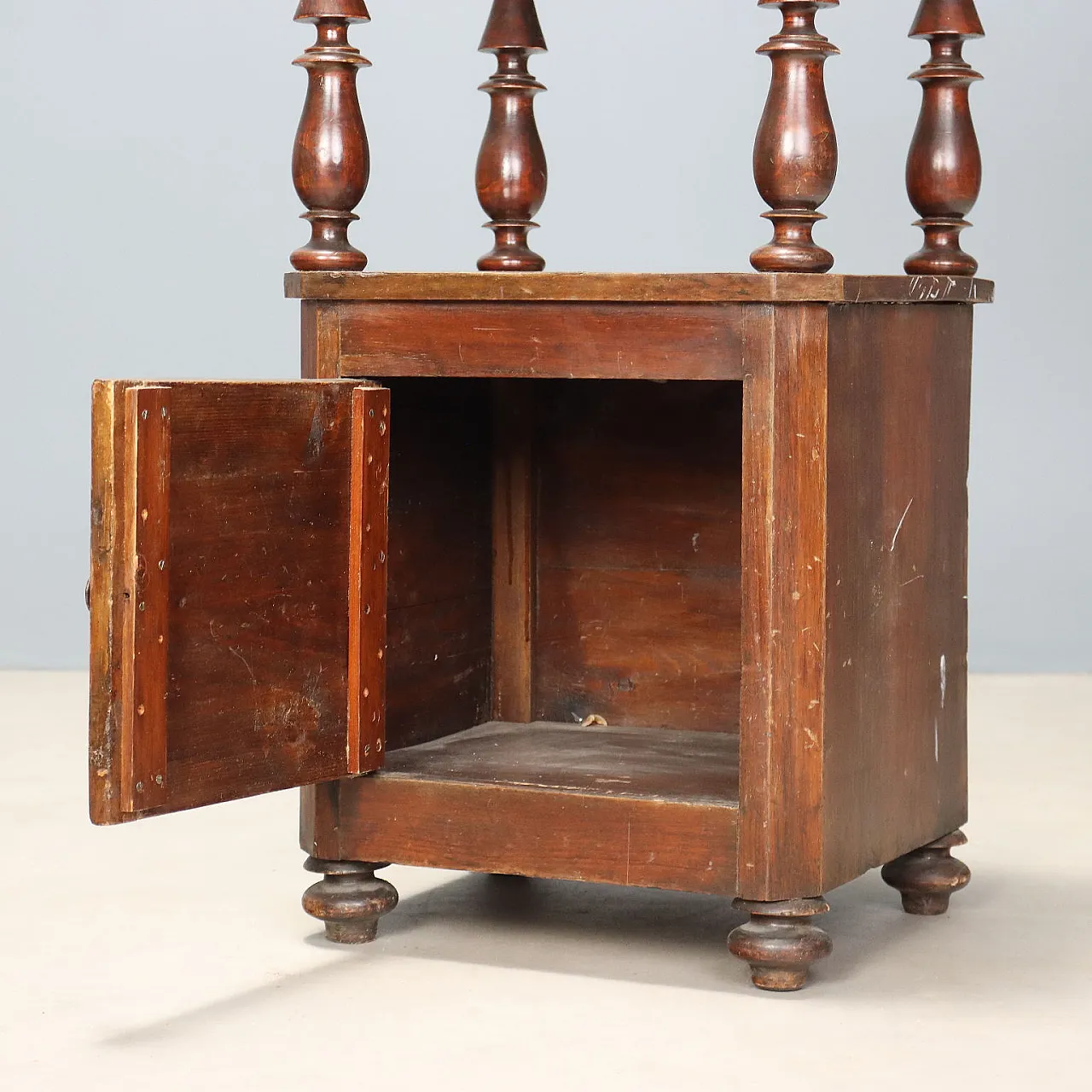 Louis Philippe walnut bedside table, 19th century 4