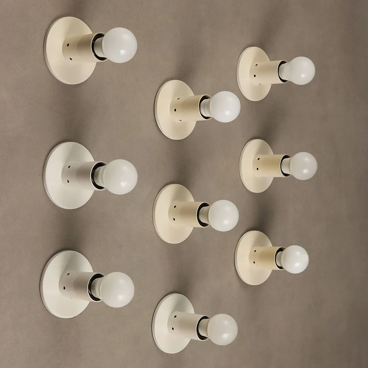 9 Appliques in metallo smaltato, anni '60 7