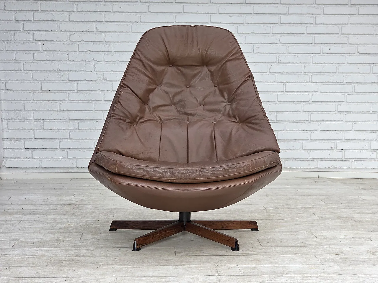 1970s, Danish design by Madsen & Schubell, swivel lounge chair. 1