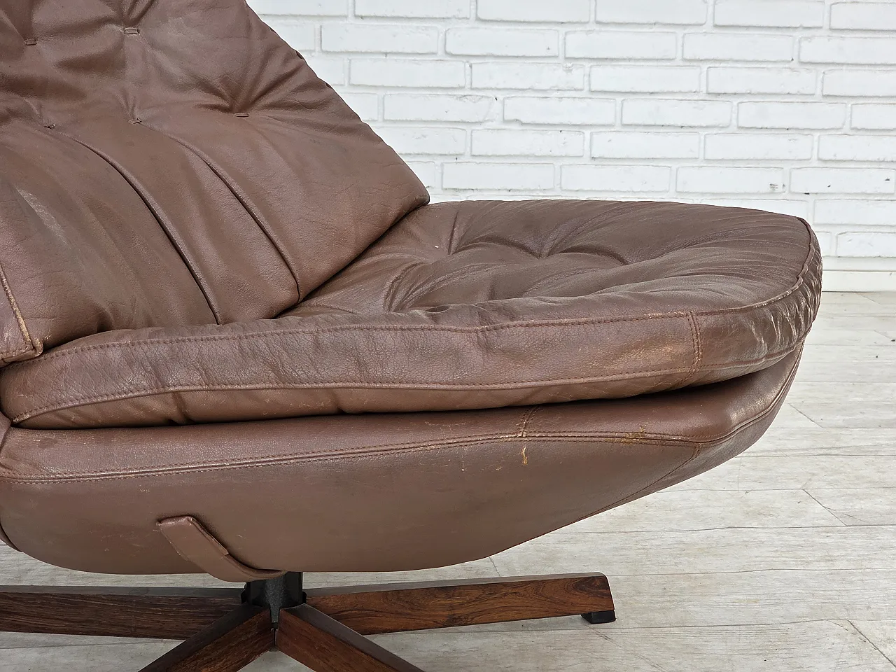 1970s, Danish design by Madsen & Schubell, swivel lounge chair. 3